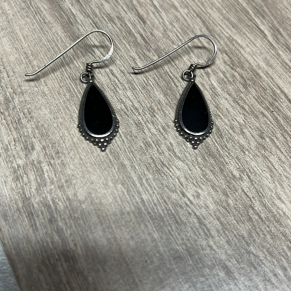 Woods 829 Onyx teardrop earrings. Sterling silver. Vintage